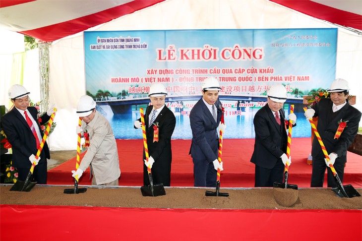 Construction of the Hoanh Mo-Dong Zhong Bridge begins - ảnh 1